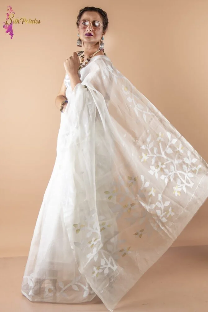WHITE PETALS - Image 3
