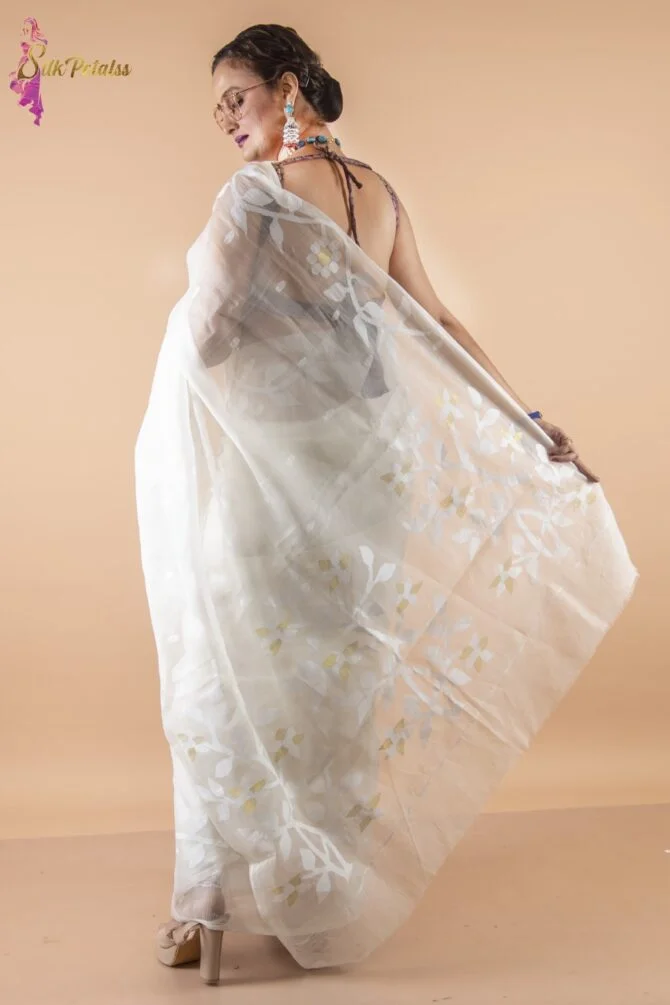 WHITE PETALS - Image 4