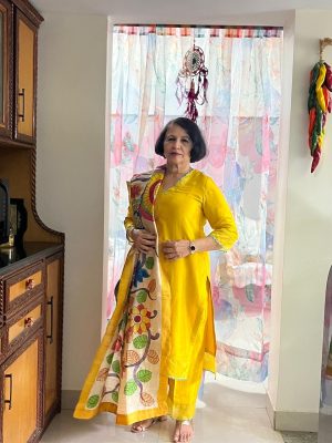 Ms Aparna looks so elegant and stylish in our Handcrafted Kalamkari Dupatta !!
