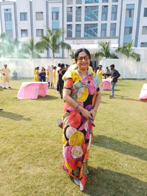 Ms Sunonda looks so beautiful and stylish in this multicoloured batik saree from Silk Petalss!!